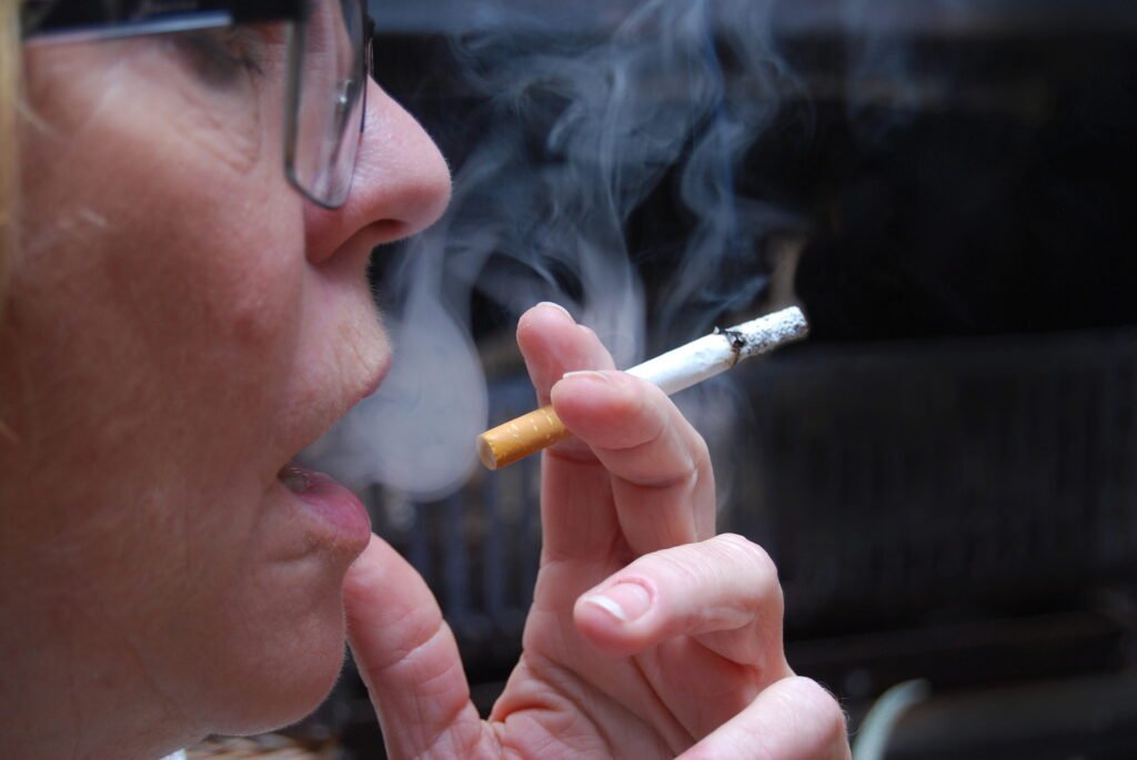 Smoking brings faster aging